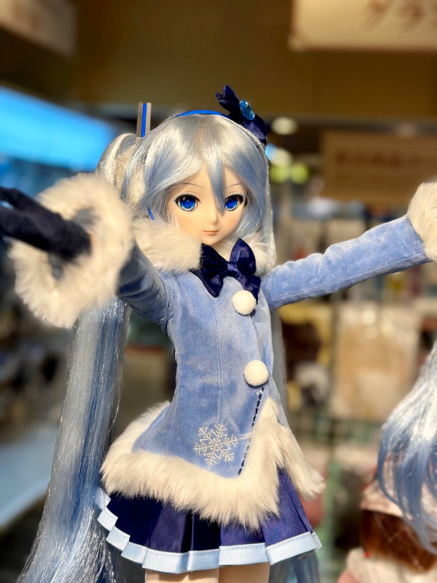 大盛況中！！歴代SNOW MIKUドレス展示＆再販希望投票のご案内です